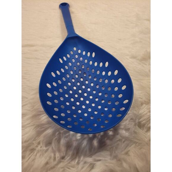 Blue Nylon Strainer Scoop - Picture 3 of 4